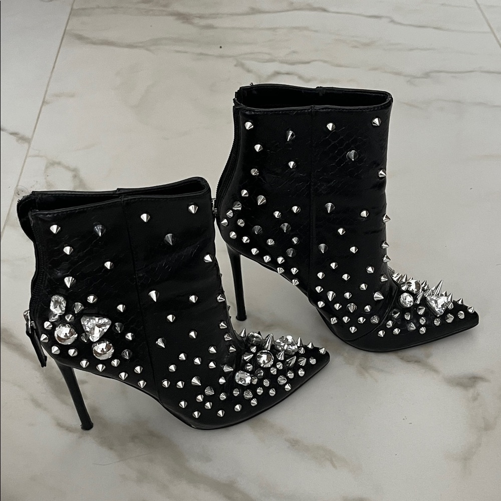 Steve Madden Viceroy Black Studded  Ankle Booties